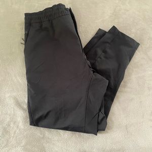 Nike Sportswear Tech Essentials Commuter Pants large